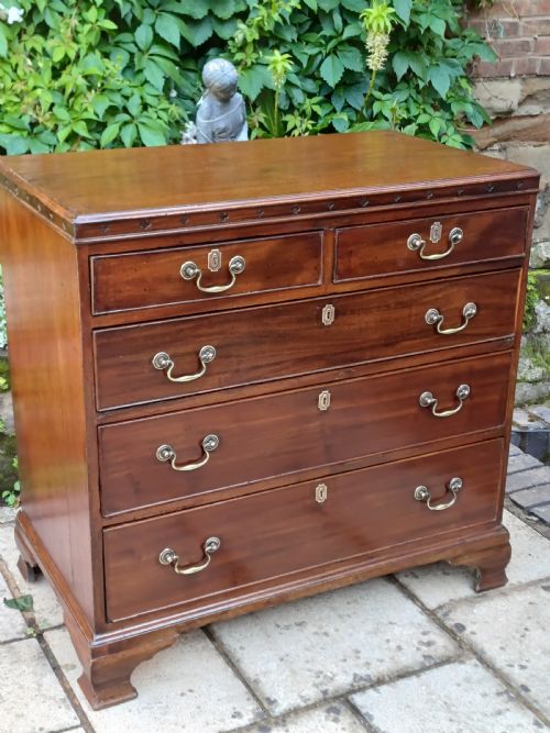 georgian 18th century mahogany chest of drawers - CATEGORY: ANTIQUE CHEST OF DRAWERS - DATED GEORGIAN