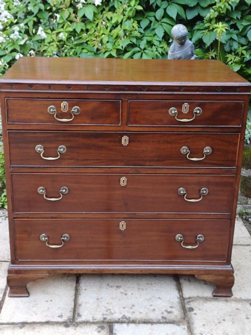 GEORGIAN 18TH CENTURY MAHOGANY CHEST OF DRAWERS - ADDITIONAL PHOTO 1