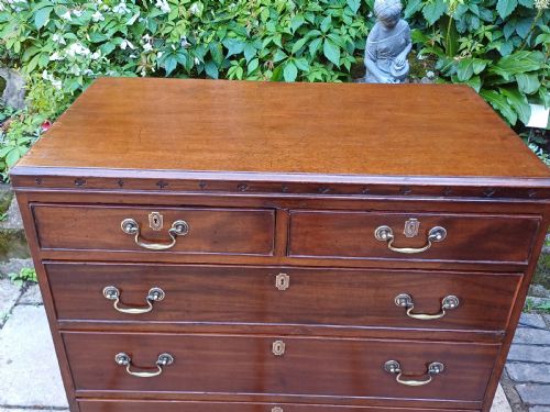 GEORGIAN 18TH CENTURY MAHOGANY CHEST OF DRAWERS - ADDITIONAL PHOTO 3
