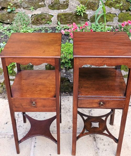 A PAIR OF MATCHED GEORGIAN MAHOGANY BEDSIDE TABLES - ADDITIONAL PHOTO 2