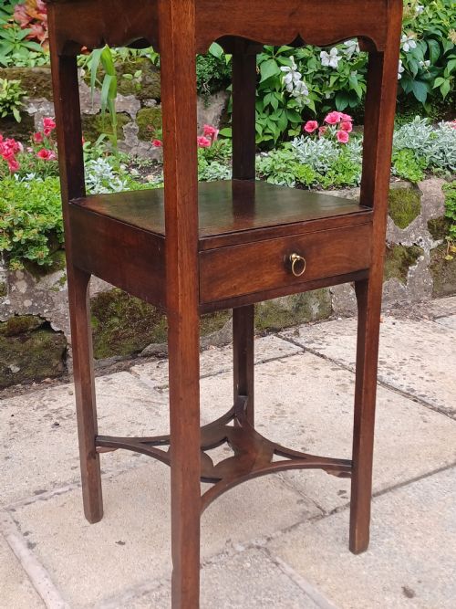 A PAIR OF MATCHED GEORGIAN MAHOGANY BEDSIDE TABLES - ADDITIONAL PHOTO 6