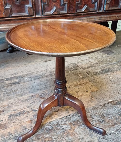 a really sweet georgian low tripod table - CATEGORY: ANTIQUE TABLES - DATED 18TH CENTURY