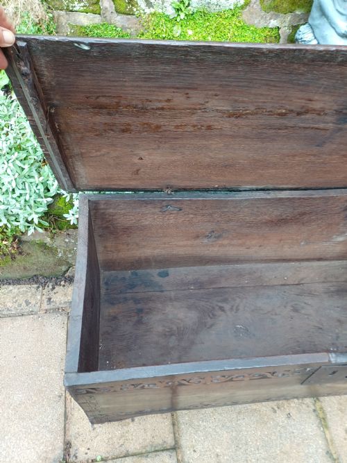 LATE 17TH CENTURY SMALL OAK COFFER - ADDITIONAL PHOTO 6