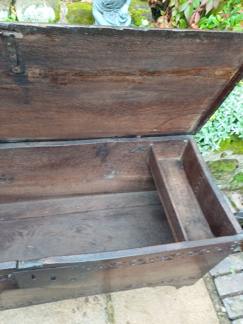 LATE 17TH CENTURY SMALL OAK COFFER - ADDITIONAL PHOTO 9