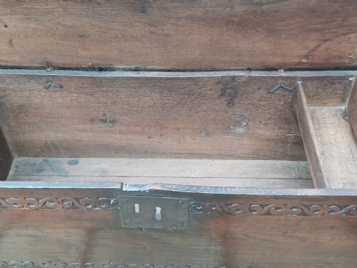 LATE 17TH CENTURY SMALL OAK COFFER - ADDITIONAL PHOTO 10