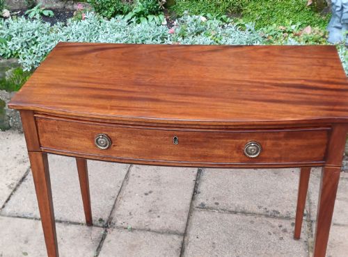 GEORGIAN MAHOGANY BOW FRONT SIDE TABLE - ADDITIONAL PHOTO 1