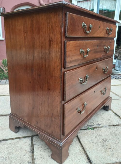 LOVELY SMALL GEORGIAN CHEST OF DRAWERS MAHOGANY 18TH CENTURY - ADDITIONAL PHOTO 8