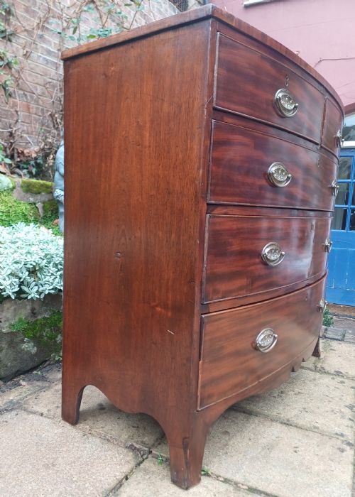 MAHOGANY BOW FRONTED CHEST OF DRAWERS - ADDITIONAL PHOTO 3