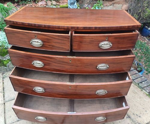 MAHOGANY BOW FRONTED CHEST OF DRAWERS - ADDITIONAL PHOTO 5