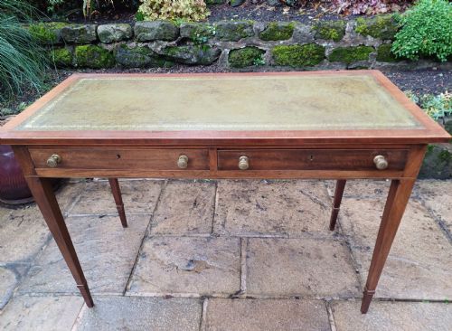 elegant nahogany writing table 19th century - CATEGORY: ANTIQUE TABLES - DATED 19TH CENTURY