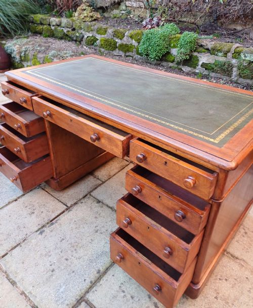 OAK PEDESTAL DESK VICTORIAN - ADDITIONAL PHOTO 7
