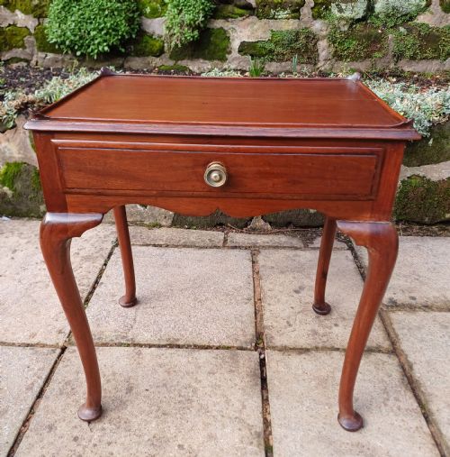 low mahogany table cabriole legs - CATEGORY: ANTIQUE TABLES - DATED EDWARDIAN