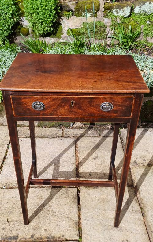 SMALL GEORGIAN SIDE TABLE - ADDITIONAL PHOTO 1