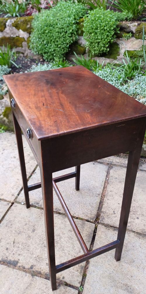 SMALL GEORGIAN SIDE TABLE - ADDITIONAL PHOTO 4