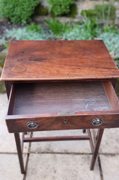 SMALL GEORGIAN SIDE TABLE - ADDITIONAL PHOTO 6
