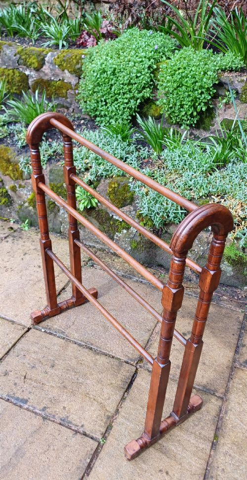VICTORIAN TOWEL RAIL - ADDITIONAL PHOTO 1