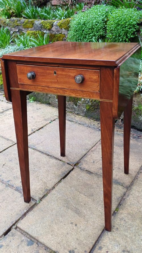 small pembroke lamp drop leaf side table georgian - CATEGORY: ANTIQUE TABLES - DATED 1800
