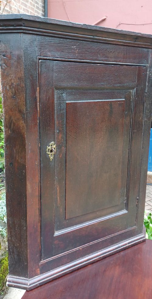 GEORGIAN SMALL OAK CORNER CUPBOARD - ADDITIONAL PHOTO 1