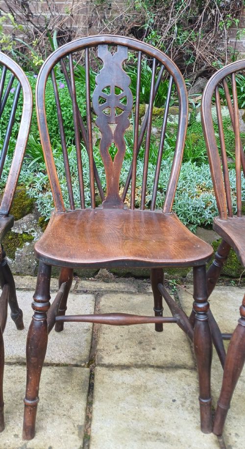 4 EARLY 19TH CENTURY WHEELBACK WINDSOR CHAIRS - ADDITIONAL PHOTO 4
