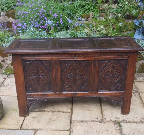 17TH CENTURY OAK COFFER - ADDITIONAL PHOTO 1