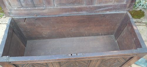 17TH CENTURY OAK COFFER - ADDITIONAL PHOTO 4