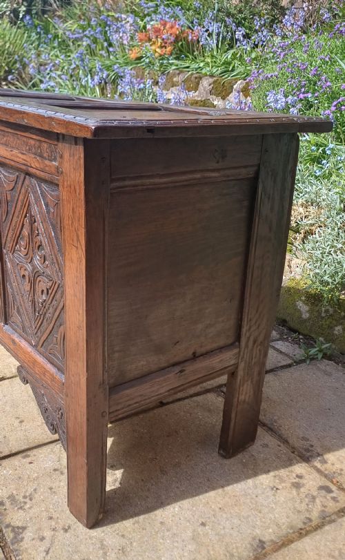 17TH CENTURY OAK COFFER - ADDITIONAL PHOTO 5