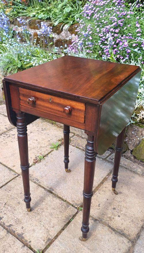 regency lamp small pembroke mahogany table - CATEGORY: ANTIQUE TABLES - DATED REGENCY