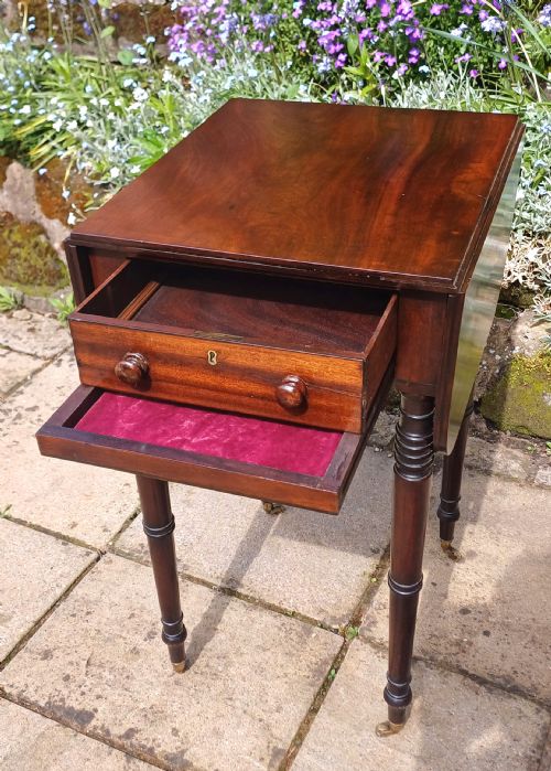 REGENCY LAMP SMALL PEMBROKE MAHOGANY TABLE - ADDITIONAL PHOTO 1