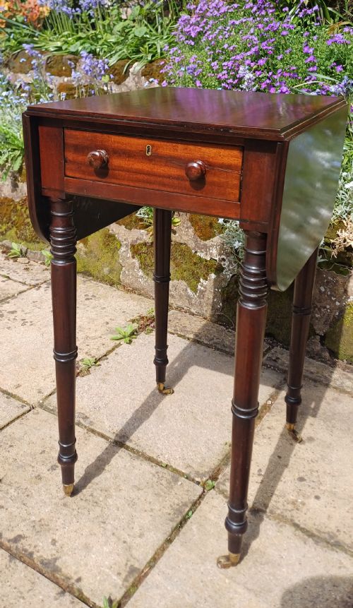 REGENCY LAMP SMALL PEMBROKE MAHOGANY TABLE - ADDITIONAL PHOTO 2