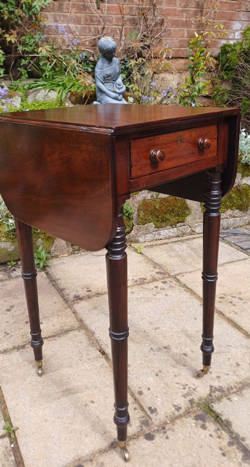 REGENCY LAMP SMALL PEMBROKE MAHOGANY TABLE - ADDITIONAL PHOTO 3