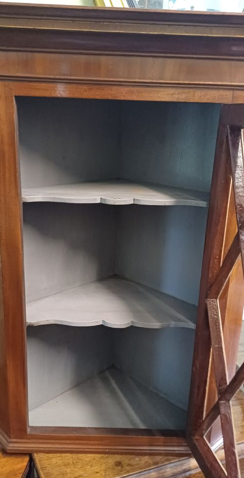 DELIGHTFUL SMALL GLAZED CORNER CUPBOARD - ADDITIONAL PHOTO 5