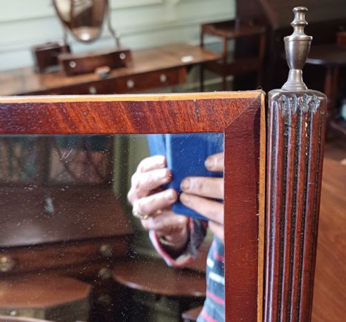 GEORGIAN MAHOGANY TOILET DRESSING MIRROR - ADDITIONAL PHOTO 1