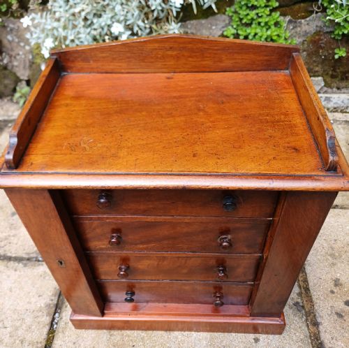 MINATURE WELLINGTON CHEST JEWELLERY CHEST - ADDITIONAL PHOTO 2
