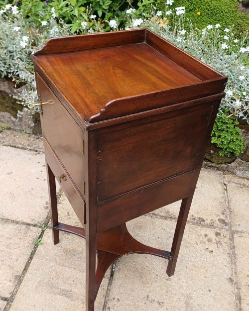 BEDSIDE TABLE WITH DRAWER AND CUPBOARD - ADDITIONAL PHOTO 2