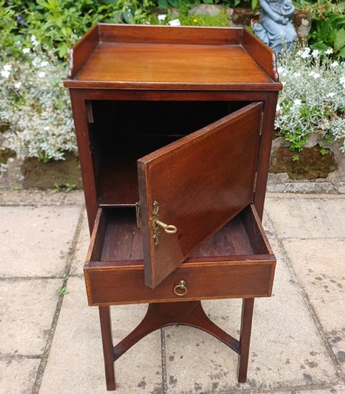 BEDSIDE TABLE WITH DRAWER AND CUPBOARD - ADDITIONAL PHOTO 3