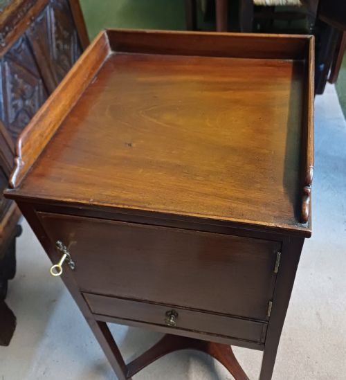BEDSIDE TABLE WITH DRAWER AND CUPBOARD - ADDITIONAL PHOTO 4