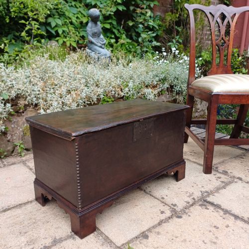very small oak coffer 17th century - CATEGORY: ANTIQUE CHESTS - DATED 17TH CENTURY