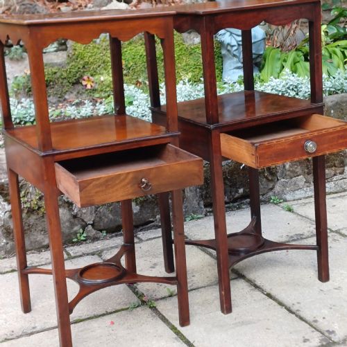 PAIR OF GEORGIAN BEDSIDE TABLES - ADDITIONAL PHOTO 3