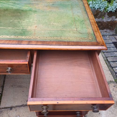 VICTORIAN MAHOGANY PEDESTAL DESK - ADDITIONAL PHOTO 8