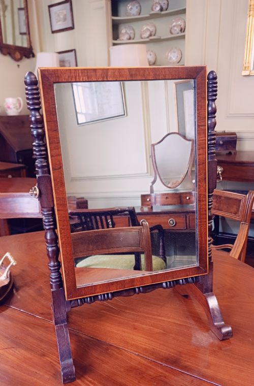 PRETTY MAHOGANY TOILET IR DRESSING MIRROR