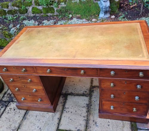 LARGE PEDESTAL DESK MAHOGANY 5FT - ADDITIONAL PHOTO 4