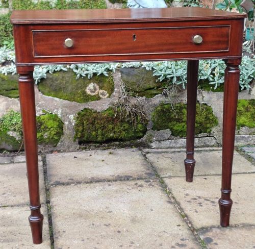 ELEGANT SMALL GEORGIAN SIDE TABLE MAHOGANY - ADDITIONAL PHOTO 2