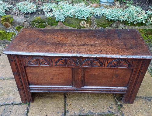 SMALL 17TH CENTURY OAK COFFER - ADDITIONAL PHOTO 1