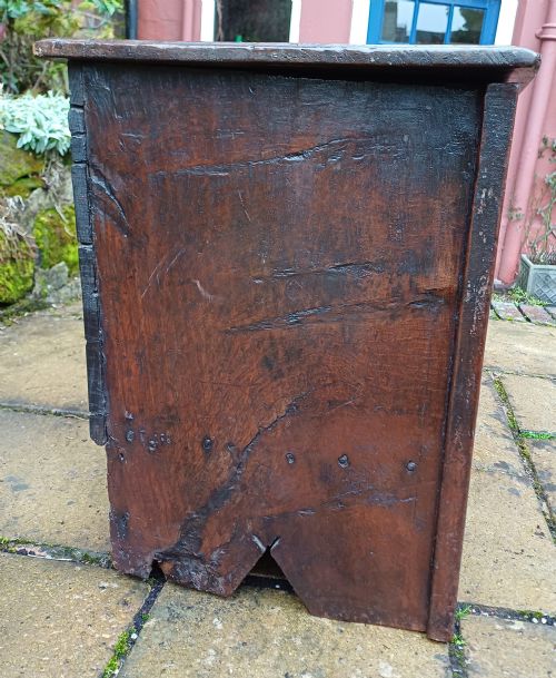 SMALL 17TH CENTURY OAK COFFER - ADDITIONAL PHOTO 3
