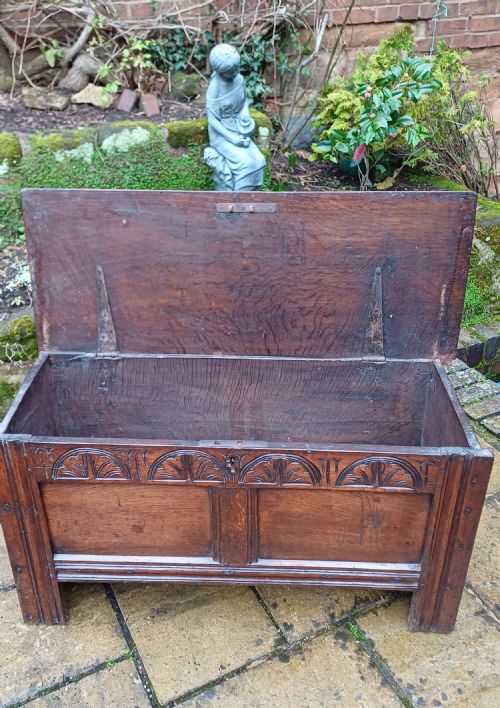 SMALL 17TH CENTURY OAK COFFER - ADDITIONAL PHOTO 6