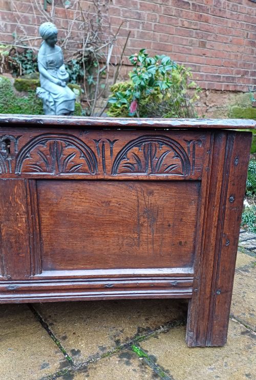 SMALL 17TH CENTURY OAK COFFER - ADDITIONAL PHOTO 9