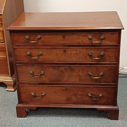 SMALL GEORGIAN MAHOGANY CHEST OF DRAWERS - ADDITIONAL PHOTO 5
