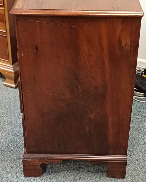SMALL GEORGIAN MAHOGANY CHEST OF DRAWERS - ADDITIONAL PHOTO 7