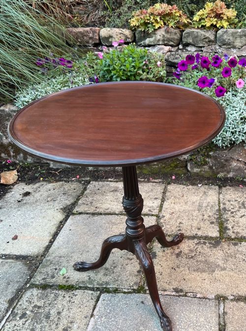 18 th century finely carved mahogany tripod table