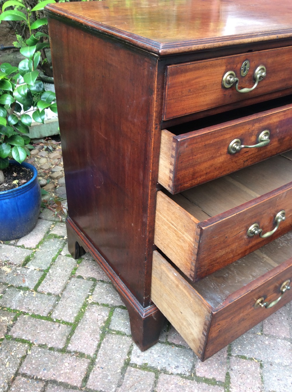 Georgian mahogany chest of drawers View VI